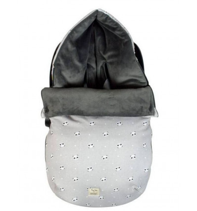 CARRYCOT AND GROUP 0 TEDDY FOOTMUFF