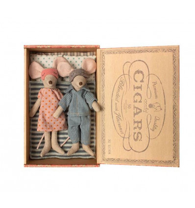 MUM & DAD MICE IN CIGARBOX 21